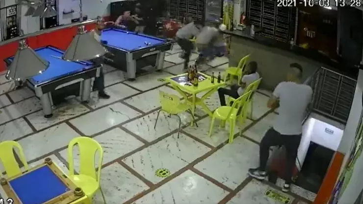 Asaltante es desarmado y asesinado en un billar de Colombia