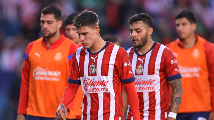 Chicote Calderón baja de Chivas Alexis Vega