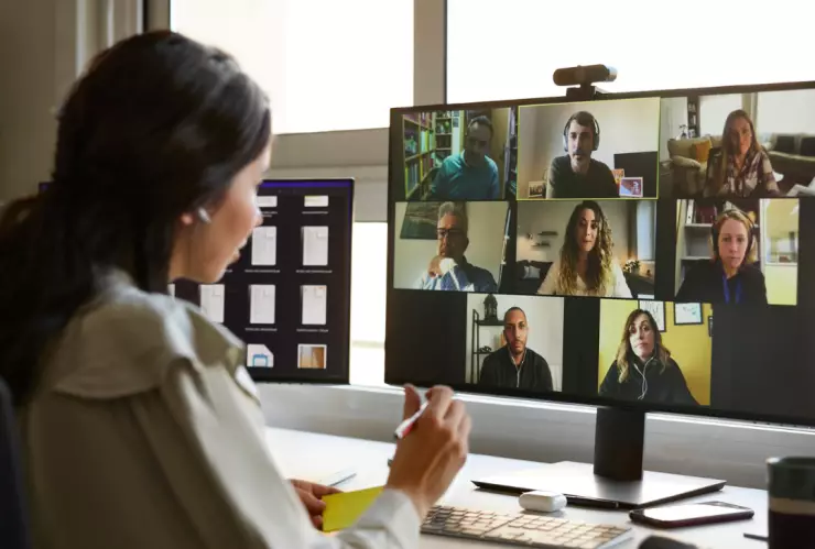 El fondo en las videollamadas infiere en la perspectiva que tienen los demás sobre ti, según estudio
