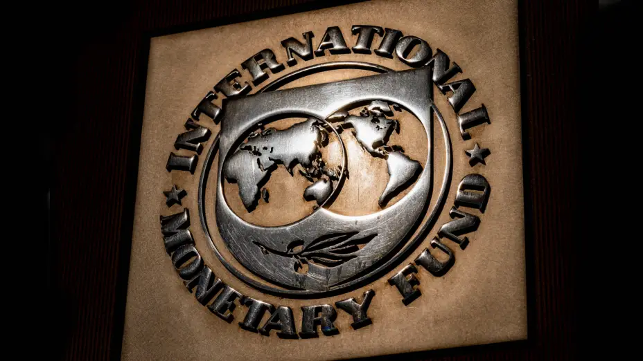 Logo del FMI en su sede, en Washington, EU