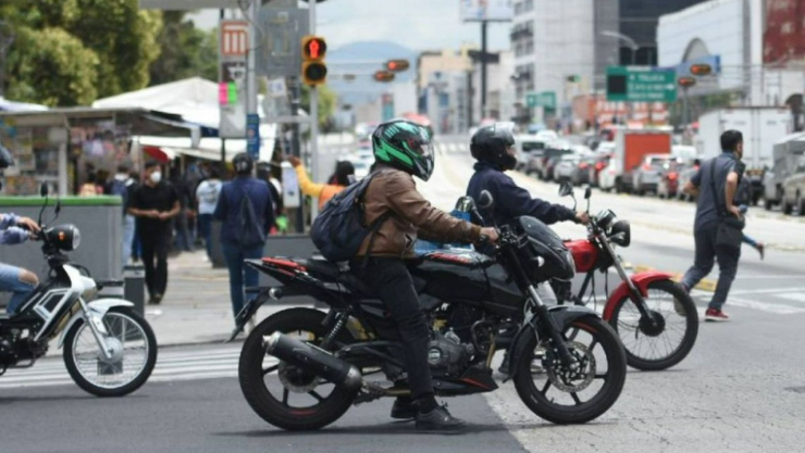 ¿Cuál es la multa por no usar casco al ir en motocicleta en CDMX?