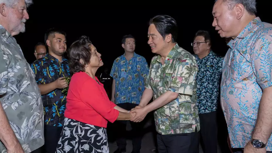 Gobernadora de Guam, Lou Leon, recibel al presidente de Taiwán, Lai Ching-te.