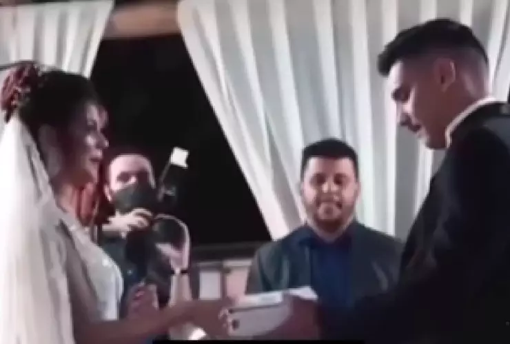 VIDEO_ Así fue como una novia reveló EMBARAZO en votos matrimoniales
