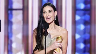 “Hace 30 años, un productor me dijo que era una actriz de películas palomeras, y pensé que eso significaba que esto era algo que no se me permitía tener. Que podría hacer películas muy exitosas y que dieran mucho dinero, pero que yo no iba a ser reconocida.”. | Foto: Rich Polk/GG2025/Penske Media via Getty Images