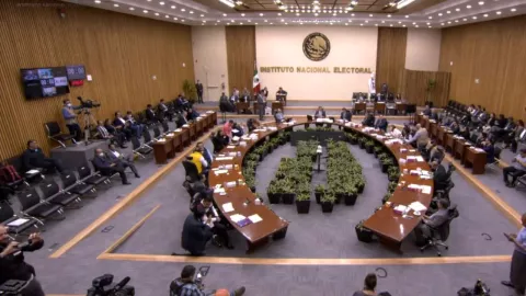 Cámara de Diputados aprueba que presidencia del INE sea para una mujer