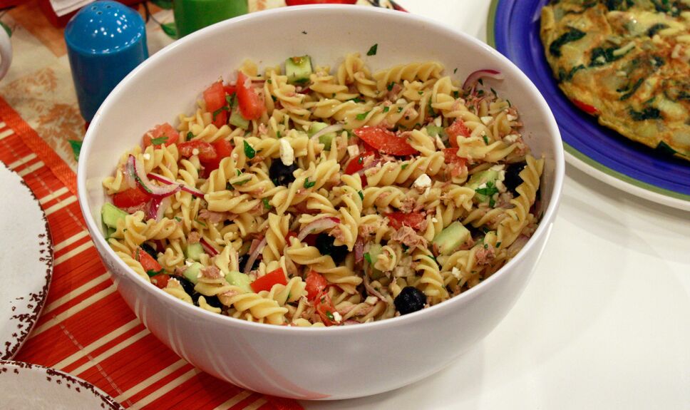 pasta fría con atún, que hay de comer