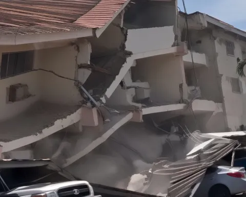 Terremoto-en-Panamá_-daños_-réplicas-y-alerta-de-tsunami-tras-el-sismo-de-magnitud-7.7.webp