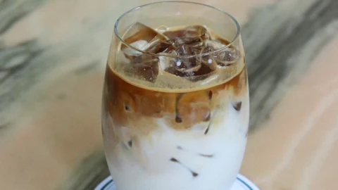 El café helado es una de las bebidas favoritas de muchas personas en el mundo