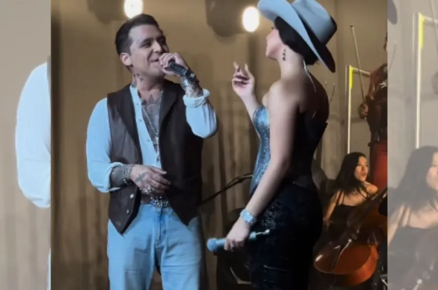 Ángela y Nodal beso (7).jpg