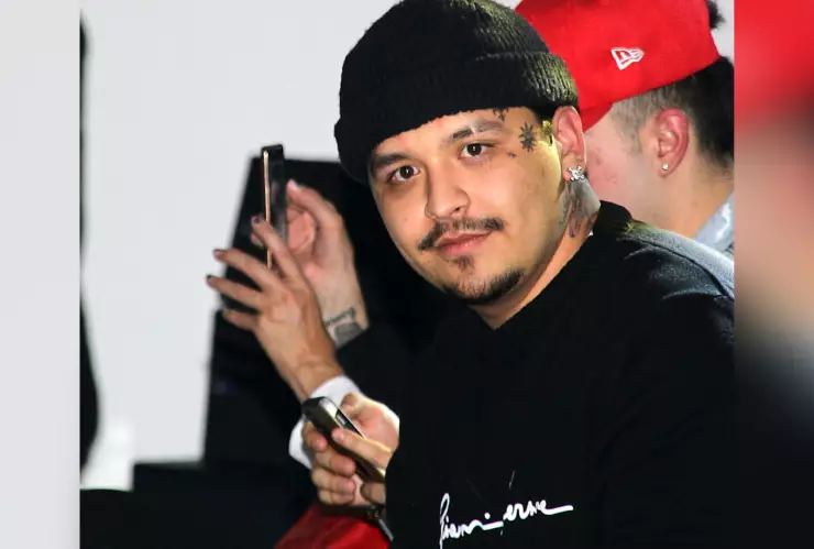 Señalan a Christian Nodal de no cumplir promesa a fan hospitalizada.