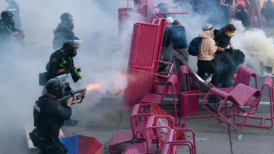 Enfrentamiento en Los Ángeles con migrantes