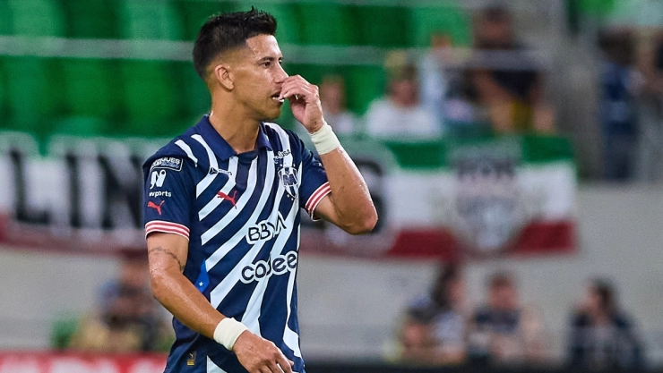 Maxi Meza con la camiseta del Monterrey