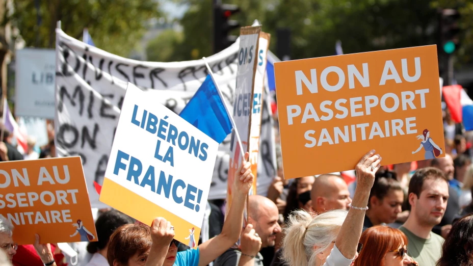 Francia exige libertad y el cese de restricciones por COVID.