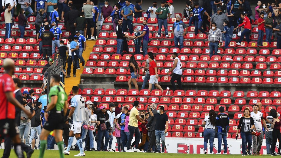 Afición de Chivas asegura que Guadalajara está de luto