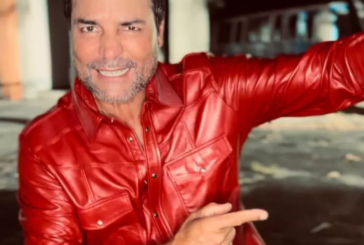 El papá de TODO México, Chayanne, vuelve con nueva música y sus fans no estamos soportando