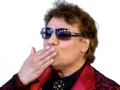 El éxito del tema ‘Abrázame muy fuerte’, que fuera dedicado a su hermana Virginia, lo llevó a develar su estrella de Hollywood en el 2002.