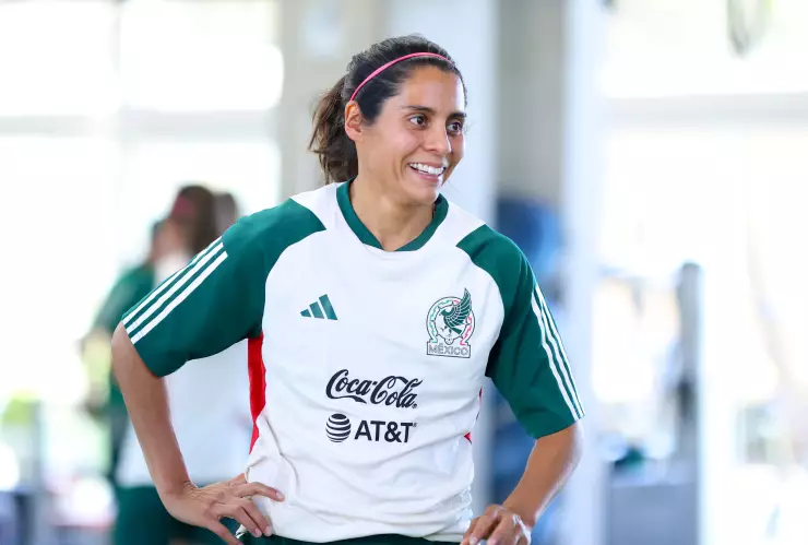 Kenti Robles con la Selección Mexicana Femenil.jpg