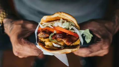 Cómo comer correctamente una hamburguesa
