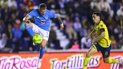 Cruz Azul vs América Mateusz Bogusz es el jugador más caro de ambos equipos Clausura 2025 Liga BBVA MX