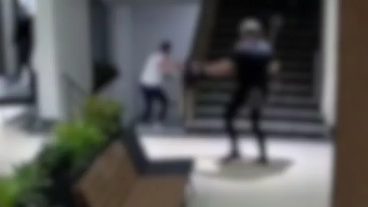 Eser Karaca muere tras ataque de su exesposo en hospital, video del suceso circula en redes