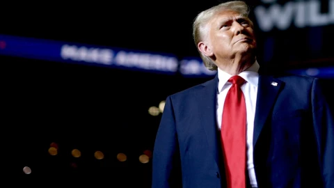 La Corte Suprema respalda a Trump en derechos de ciudadanía por nacimiento.