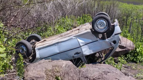 Conductora muere arrollada por tráiler