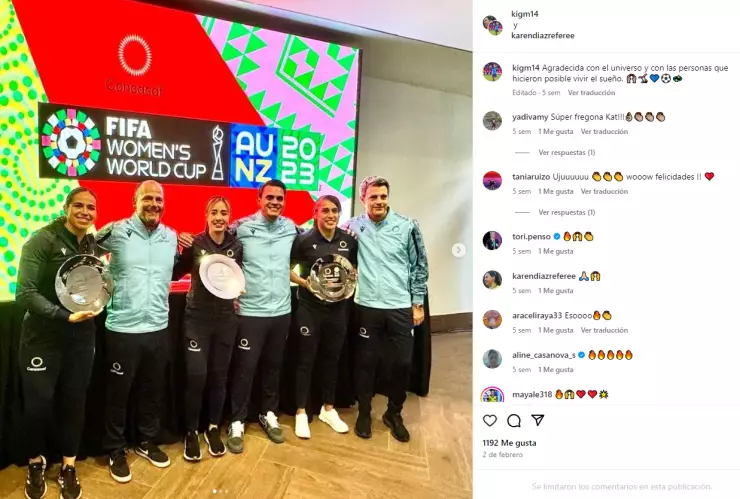 Katia García cuenta recibió con su distintivo internacional como árbitra del VAR