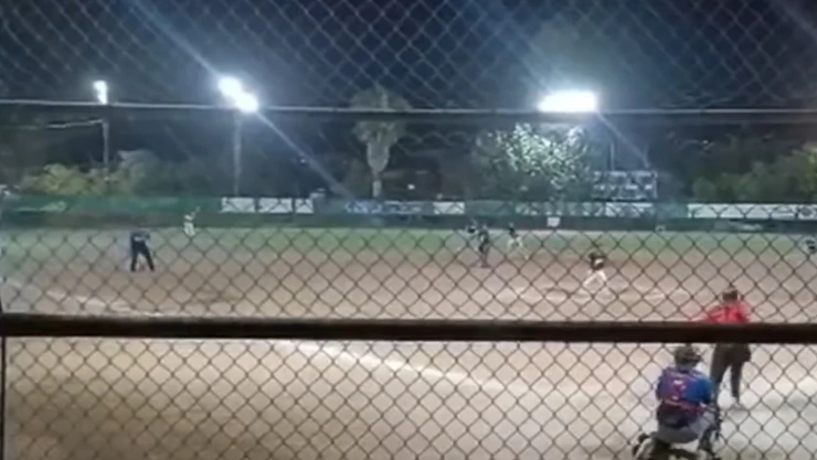 Detonaciones juego de softbol Deportiva Estrellas Nogalenses