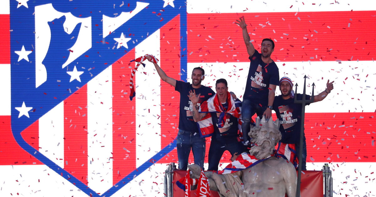 atl-tico-festeja-en-la-fuente-de-neptuno