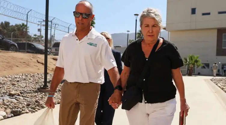 Debra y Martin Robinson, padres de australianos asesinados en BC, México.