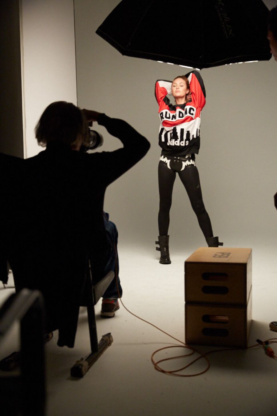 Garage Magazine súpermodelos se convierten en superheroínas
