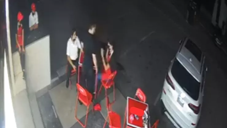 VIDEO TaquerÃa donde golpean a un mesero en Nuevo León