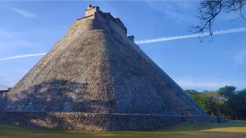 Así lucía el Templo del Adivino en Uxmal en su descubrimiento