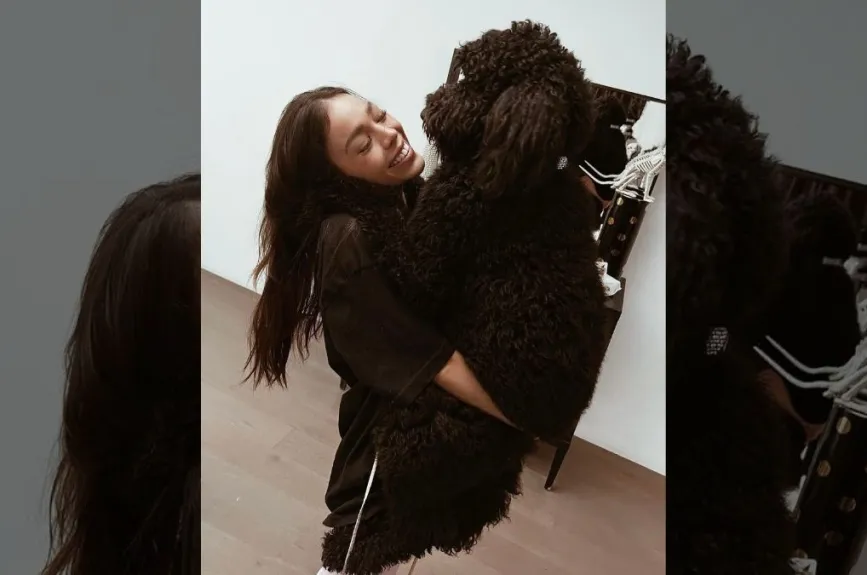 Danna Paola con su mascota.jpg