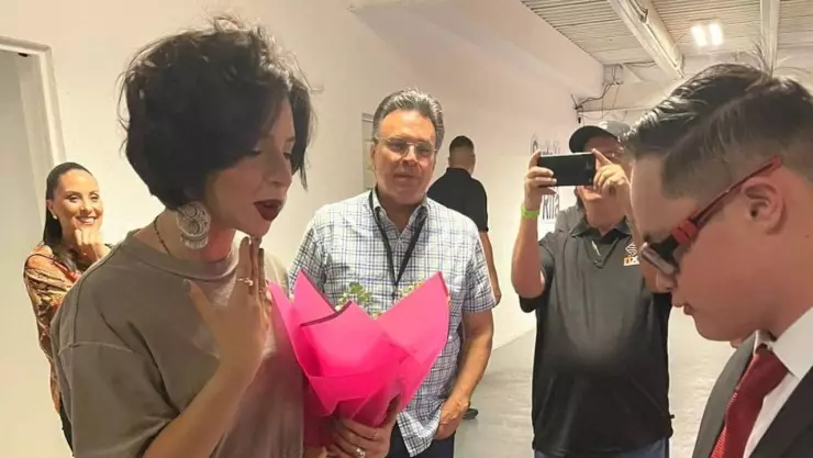 Chihuahuense conoce a Ángela Aguilar