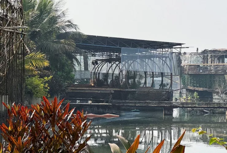 Foto de club nocturno incendiado en el estado de Goa, India, el 6 de noviembre de 2025.
