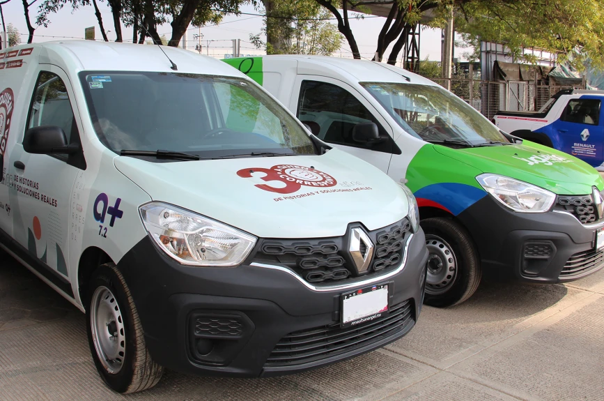 RENAULT. EL TRANSPORTE OFICIAL DE MILLONES DE SONRISAS