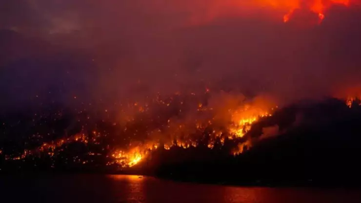 Incendios en Canadá: Declaran estado de emergencia; más de 20 mil personas son evacuadas
