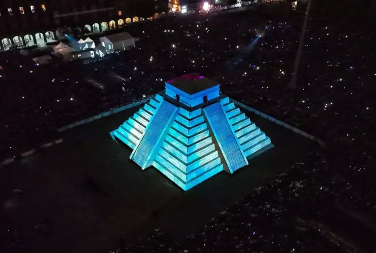 Pirámide en el Zócalo seguirá hasta agosto