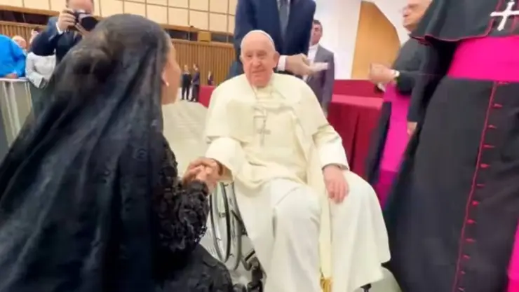 Mara Lezama comparte mensaje con el Papa Francisco en su visita al Vaticano