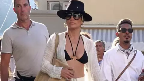 Jennifer Lopez top Calzedonia