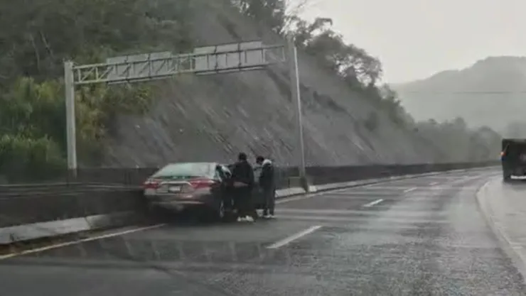 El accidente provocó el cierre parcial de un carril mientras se retiraba la unidad