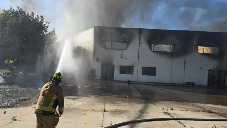 Incendio en una fábrica de Tijuana en el Parque Industrial Pacífico en Tijuana