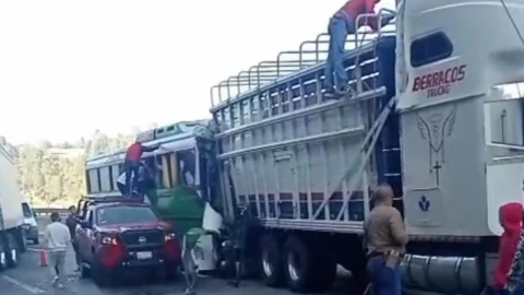 Choque múltiple México-Puebla HOY: Bloqueo parcial carretera aparatoso accidente