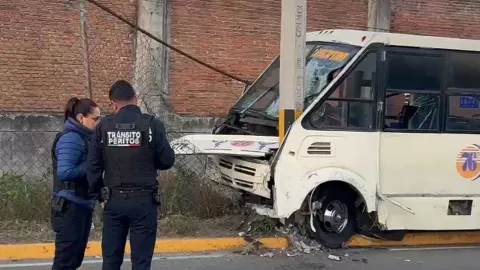 VIDEO: Ruta 76 quedó destruida tras fuerte choque sobre Camino al Batán en Puebla hoy lunes