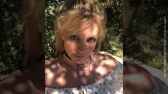 Britney fleco de lado.jpg