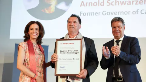 Arnold Schwarzenegger es nombrado doctor honoris causa por su lucha contra el cambio climático