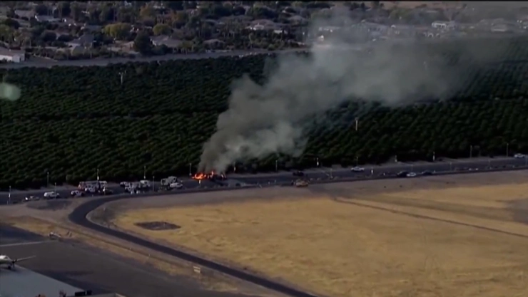 Un avión se estrelló contra una valla y un automóvil en Arizona.