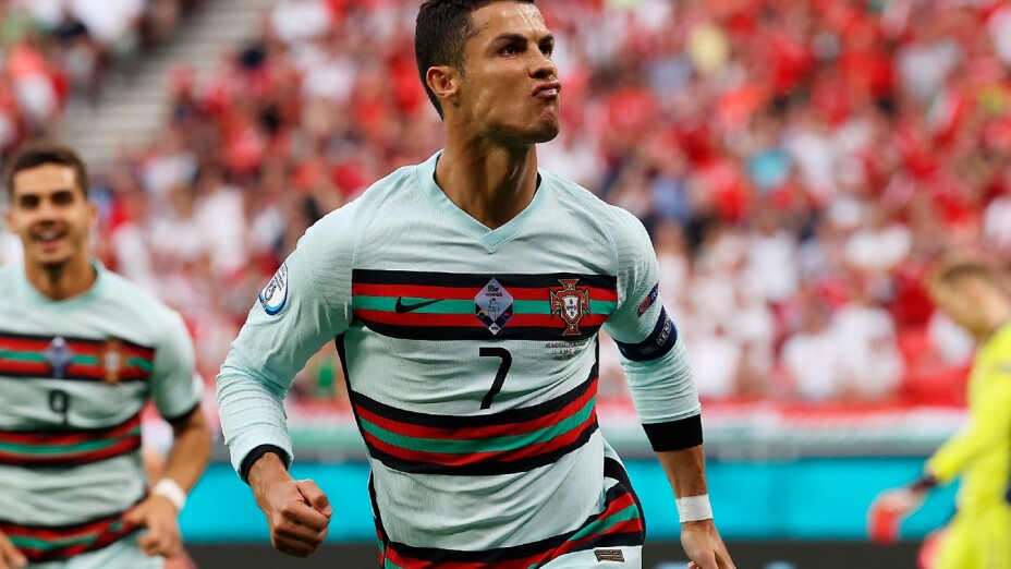 Cristiano celebra con Portugal