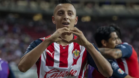 Roberto Alvarado gol chivas